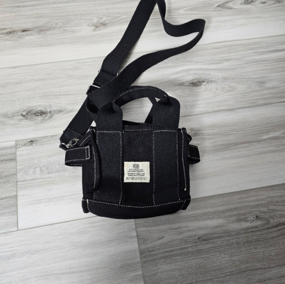 BDG Black Canvas Crossbody Tote Bag with Contrast Stitching - Picture 10 of 10